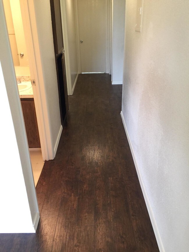 Building Photo - 262 E 2nd St