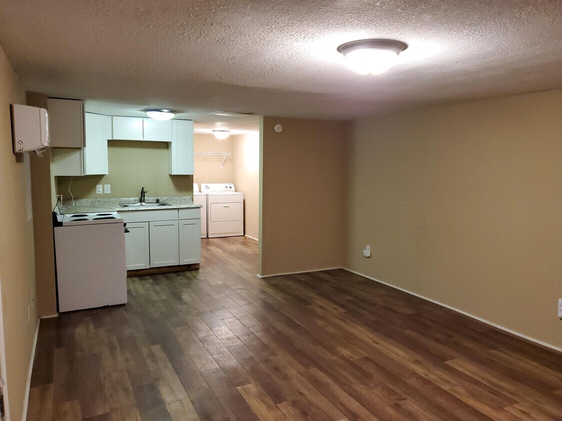 200 W Gay St Unit 3, Warrensburg, MO 64093 Apartment for Rent in