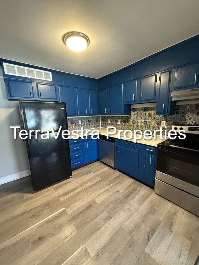 Primary Photo - 108 N 8th St