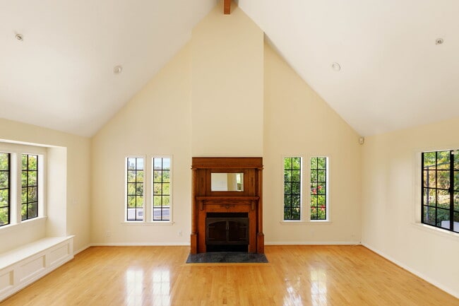 Building Photo - 5237 San Feliciano Dr