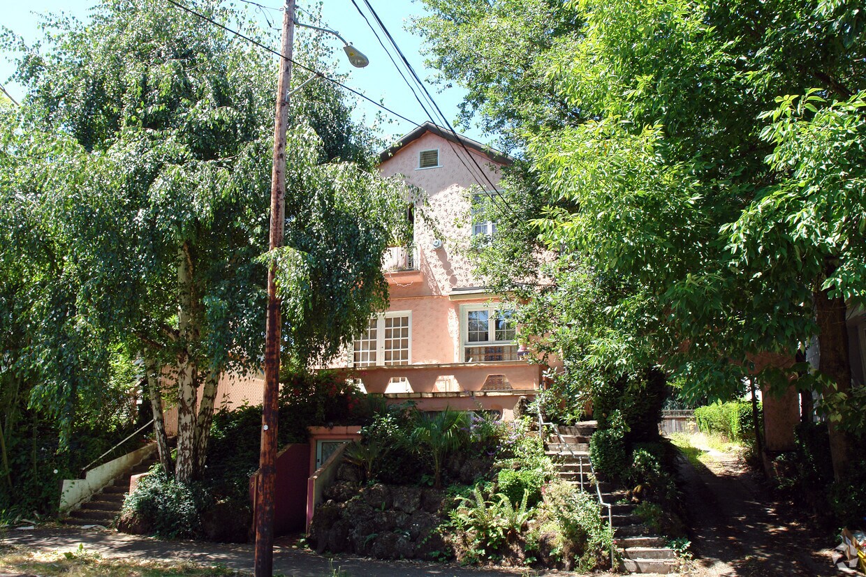 Building Photo - 125 SE 30th Ave