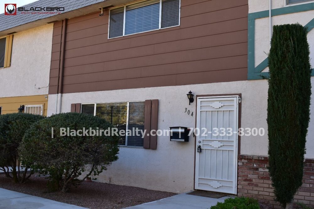 Primary Photo - 304 Greenbriar Townhouse Way