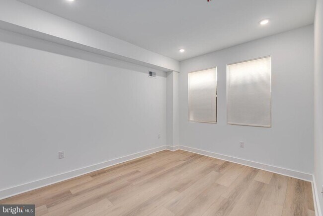 Foto del edificio - 1221 W Lehigh Ave