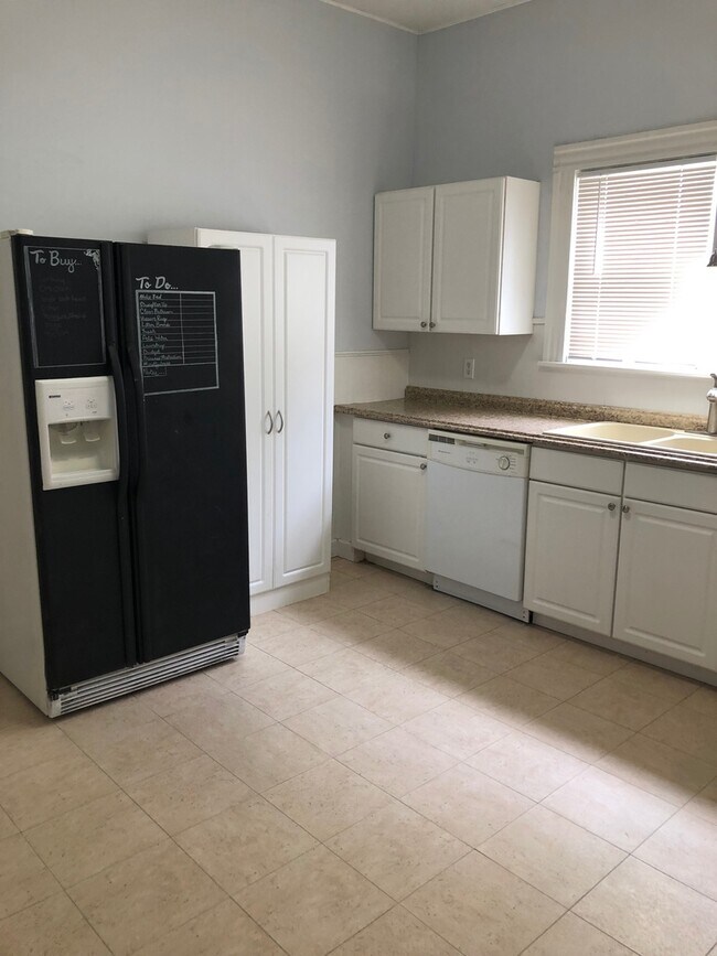 Building Photo - Cute 2 Bedroom Bungalow in Edwardsville