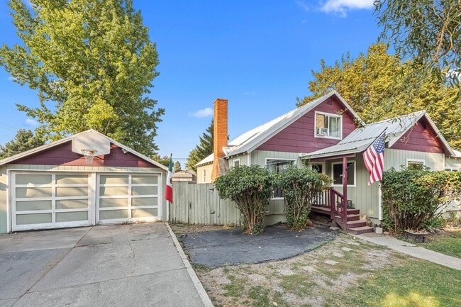 Building Photo - 206 W Jenkins Ave