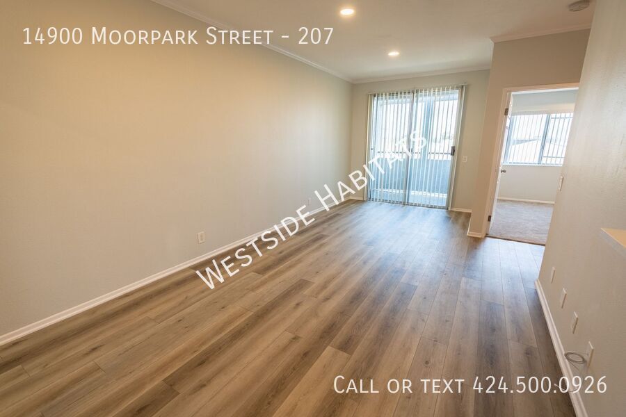 Foto principal - 14900 Moorpark St