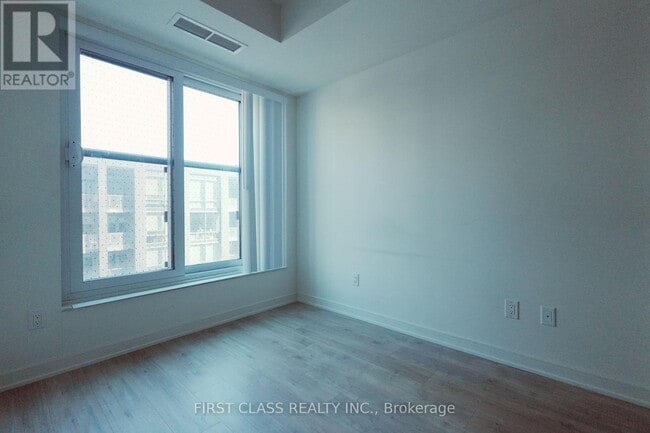 Building Photo - 425 Front St E