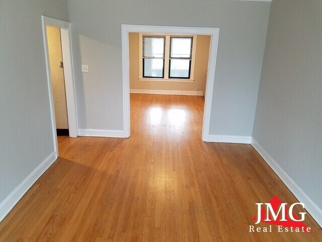 Foto del edificio - 2111 W Argyle St