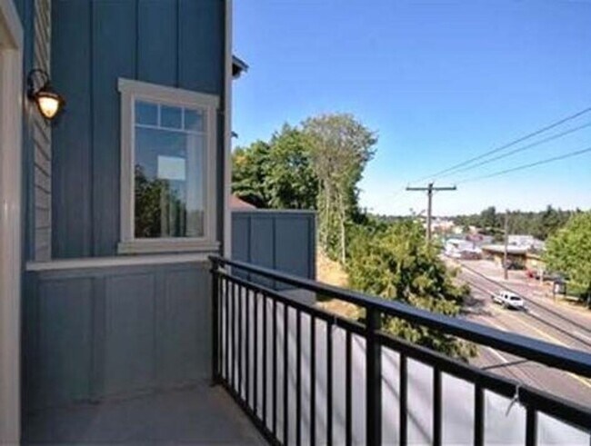 Foto del edificio - Beautiful townhouse 3 beds 2.5 baths.