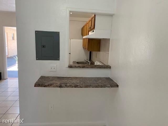 Building Photo - 1 br, 1 bath Apartment - 660 N University Dr