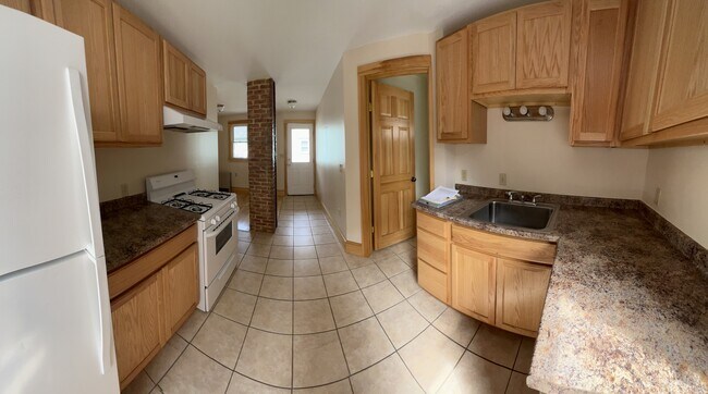 Building Photo - 31 Loomis St