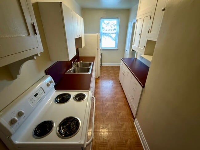 Building Photo - 1413 Helena Ave