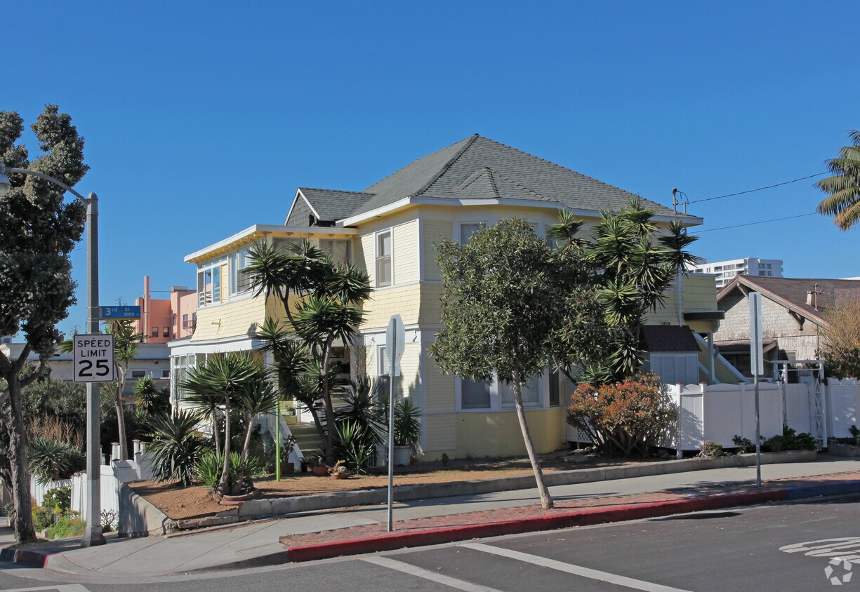 Primary Photo - 241 Marine St