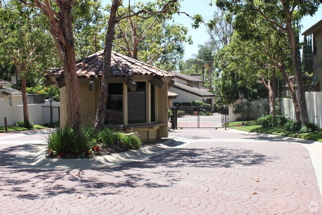 Building Photo - 629 Edith Way