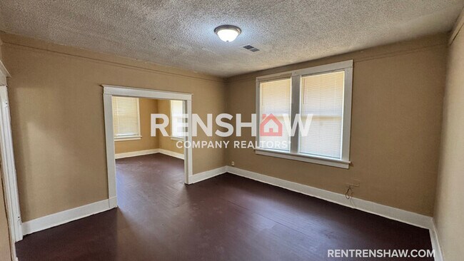 Building Photo - 751 E Davant Ave