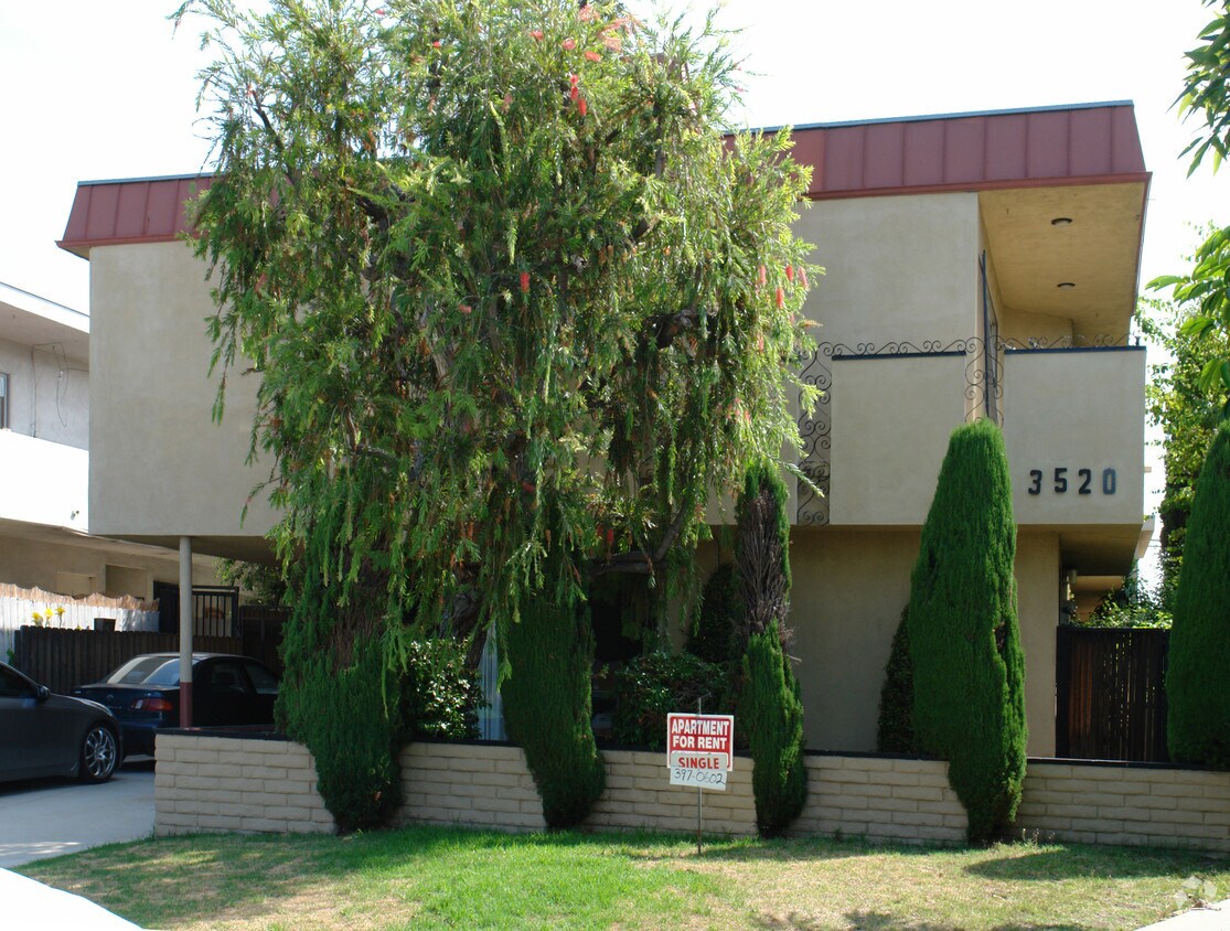 Building Photo - 3520 Mentone Ave