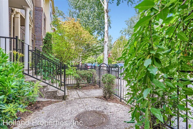 Foto del edificio - 2 br, 3 bath House - 6020 NE Alder St