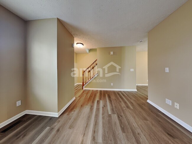 Foto del edificio - 325 Nightwind Dr