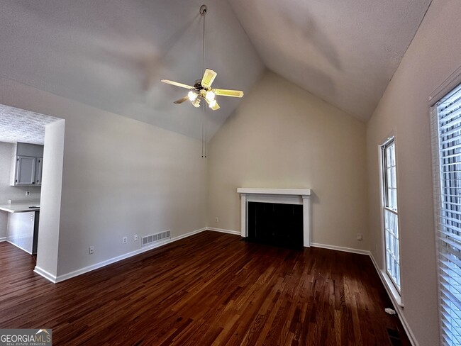 Foto del edificio - 4007 Lindley Cir