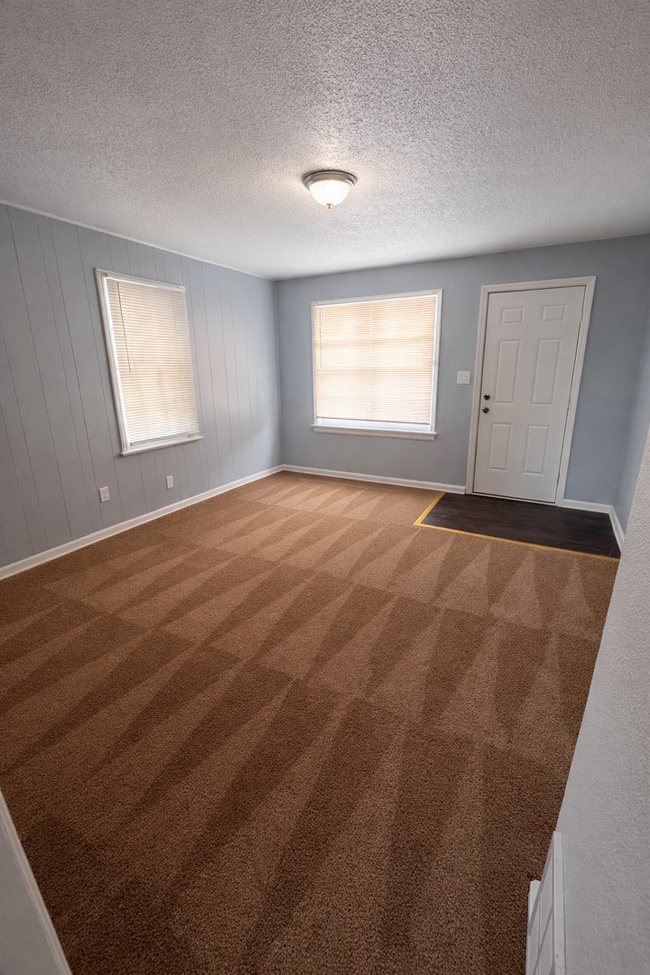 Building Photo - 422 Cook Ave