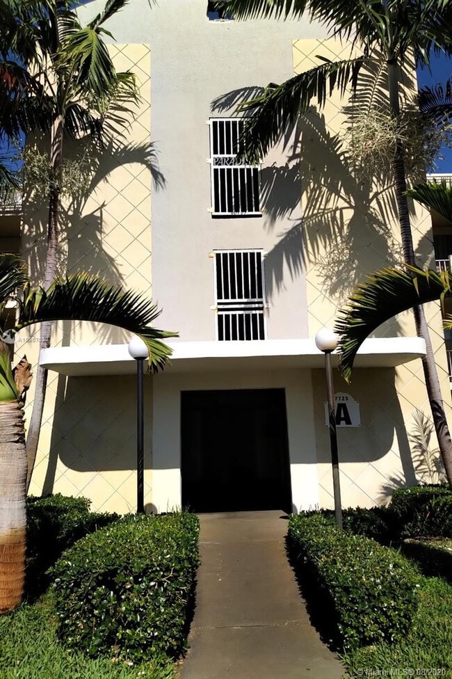 Building Photo - 7725 N Kendall Dr