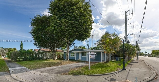 Foto del edificio - 832 NW 28th St