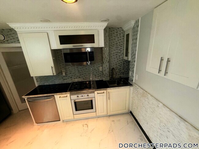 Foto del edificio - 235 Savin Hill Ave