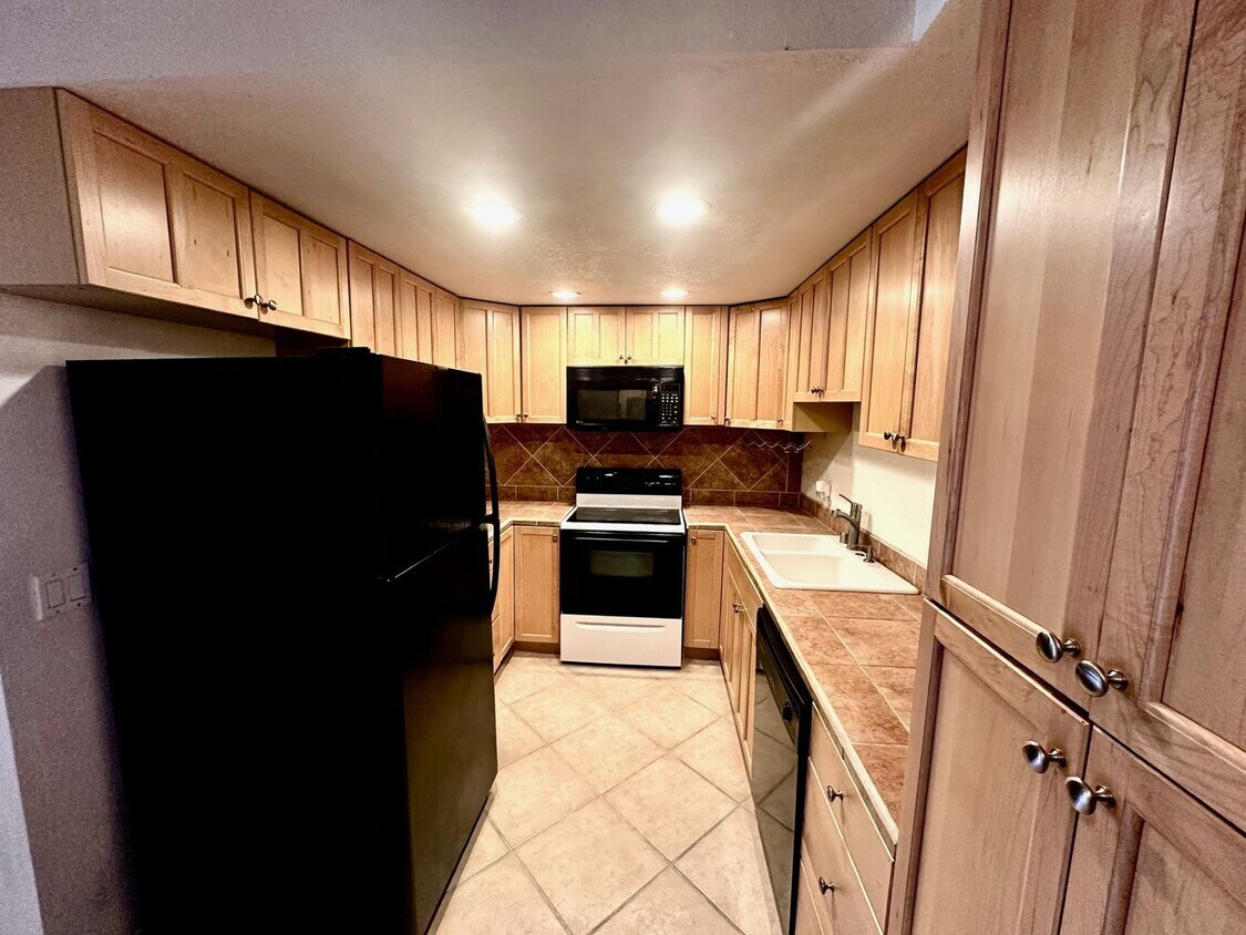 Primary Photo - Beautiful one bedroom condo!