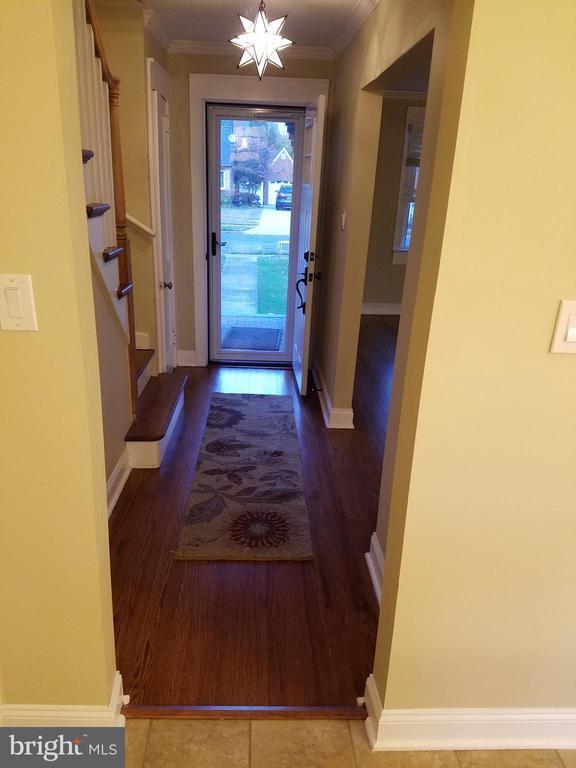 Building Photo - 227 Delview Ln