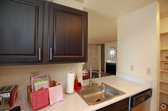 2BR, 2BA - The Spruce - The Richfield