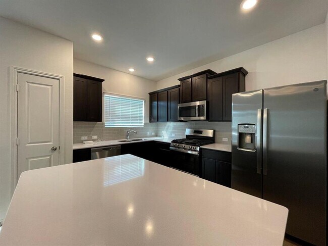 Building Photo - 1625 Woolsey Wy