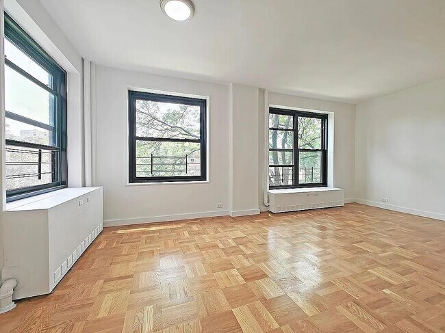 Foto del edificio - 210 Clinton Ave