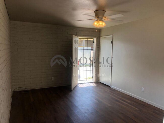 Foto del edificio - 1204 S McClintock Dr