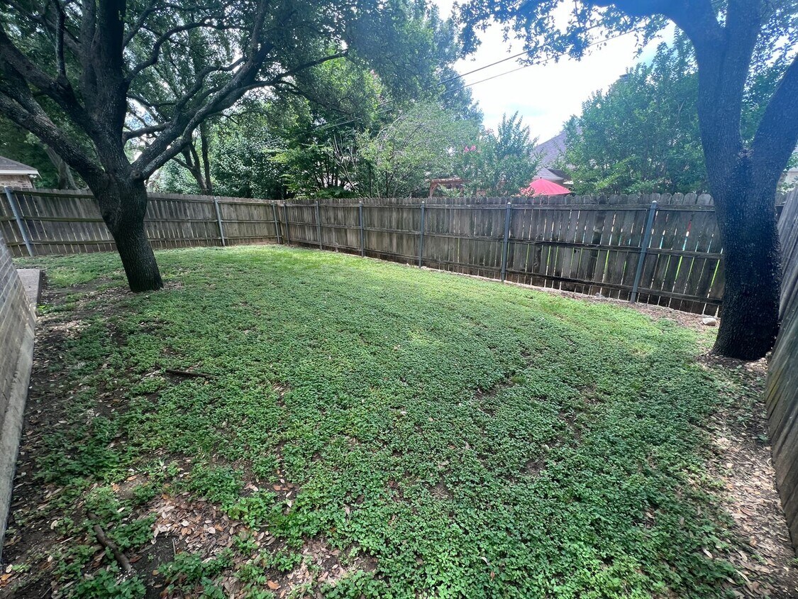 Building Photo - Duplex *LEASING SPECIAL AVAILABLE*