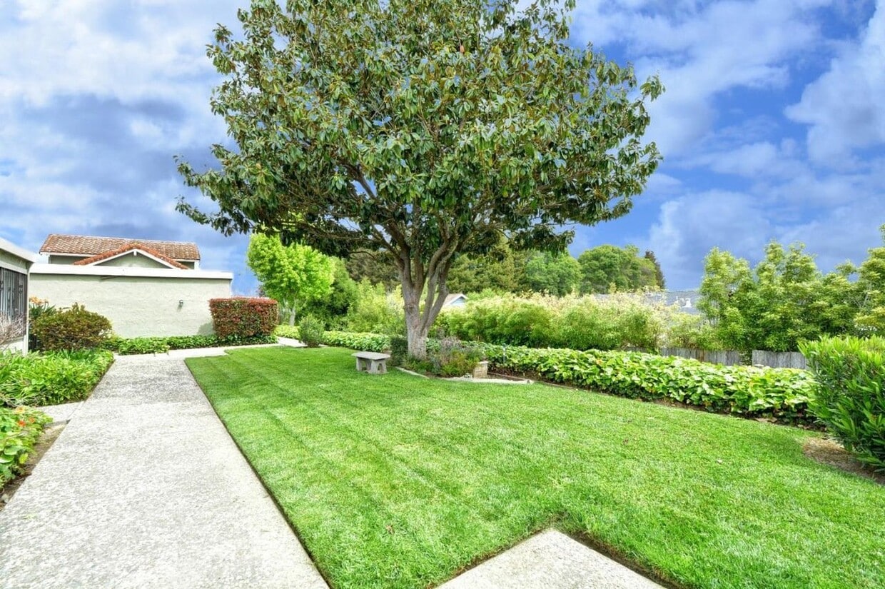 Building Photo - 191 Crestview Ct