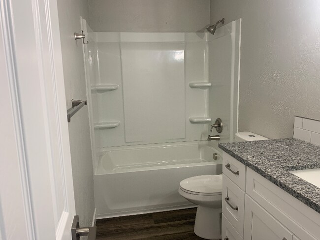 Foto del edificio - 4590 Jennifer