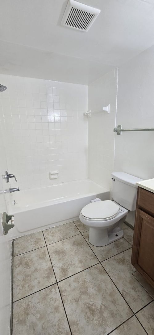 Foto del edificio - READY TO MOVE IN!!! FAST APPROVAL!