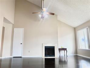 Foto del edificio - 12400 Overbrook Ln