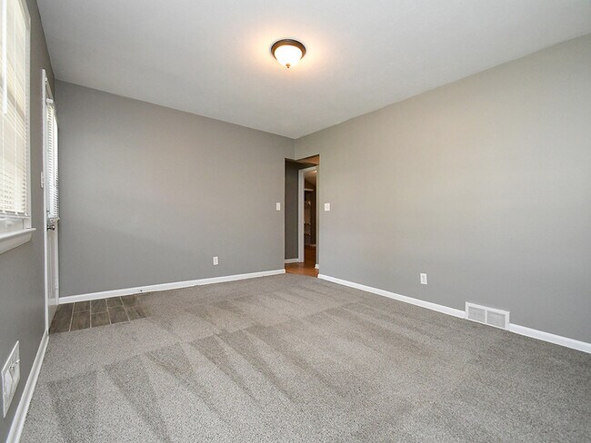 Building Photo - 8303 S 38th St