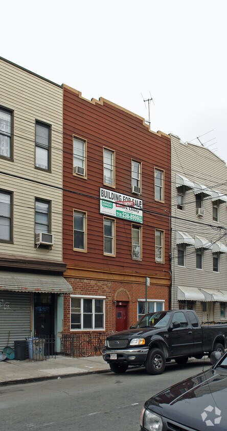 Foto del edificio - 34 Driggs Ave