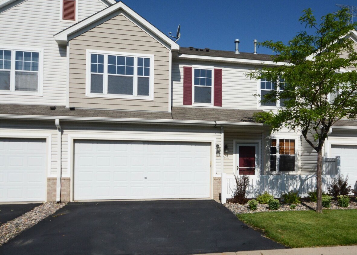 Primary Photo - 3 Bed 2.5 Bath Townhouse in Shakopee