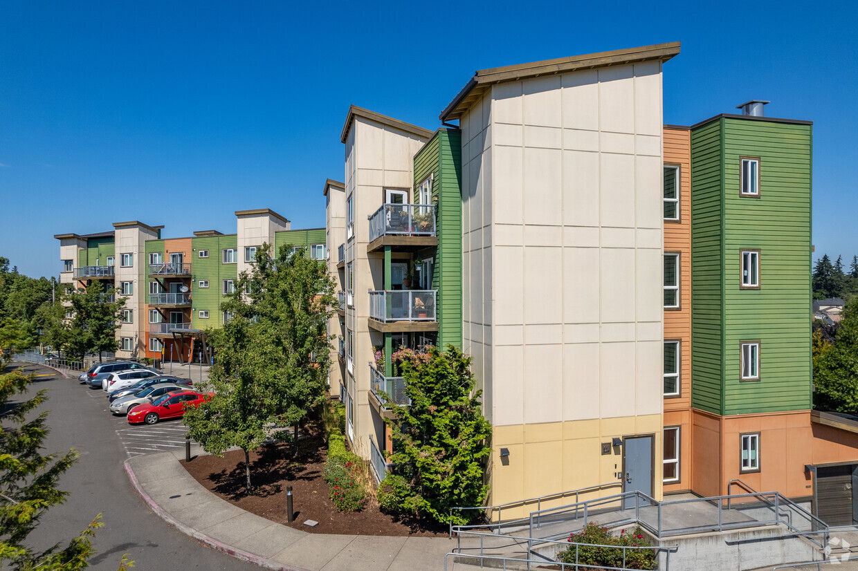 Primary Photo - Broadway Vantage Apartments