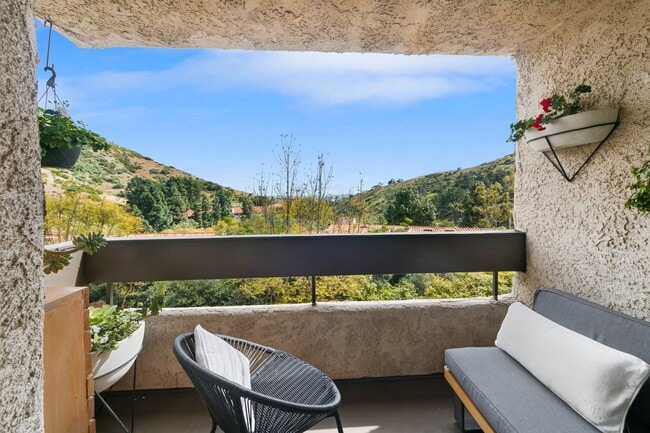 Building Photo - 2700 Cahuenga Blvd