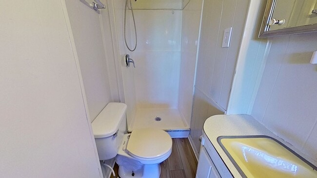 Building Photo - 1-Bedroom Second-Floor Apartment with Ample Parking