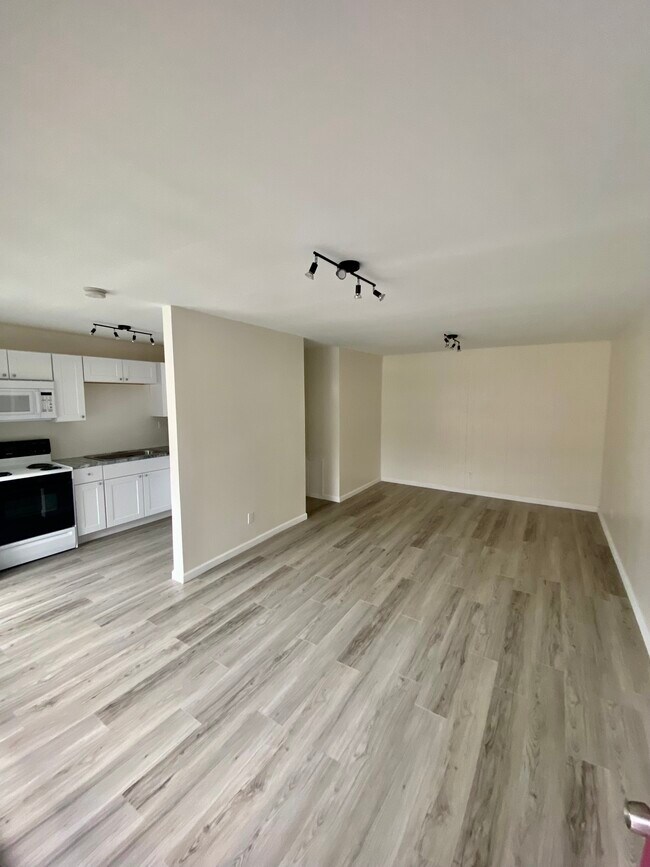 Living Space - 201 Acklen Park Dr