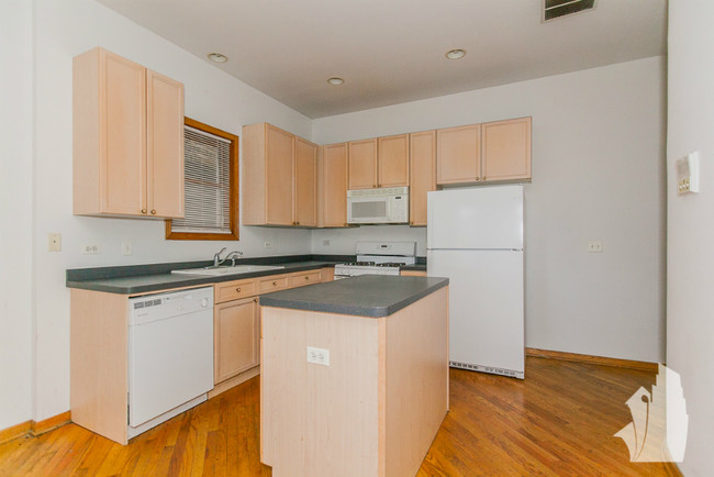 Foto del edificio - 2732 N Wayne Ave