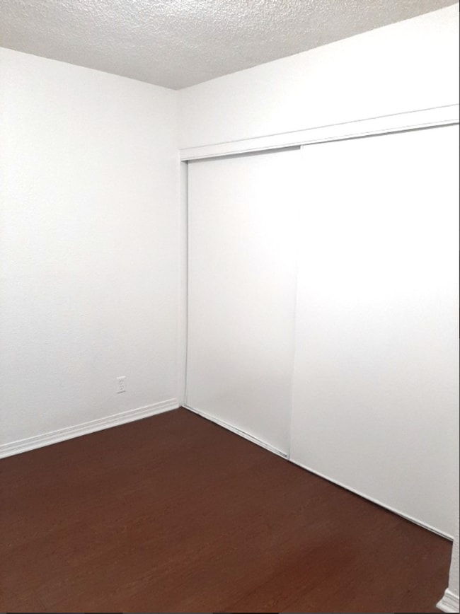 Building Photo - 734-736 E 80th