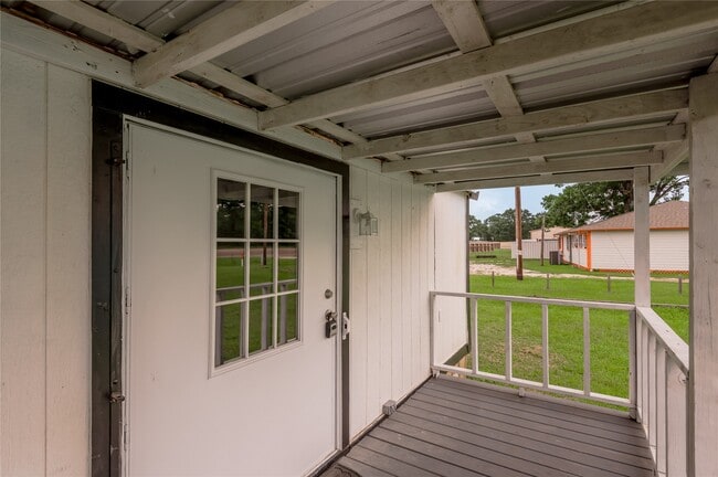 Building Photo - 128 Johnnie St