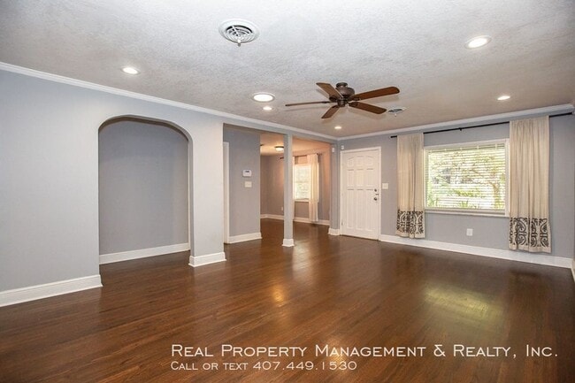 Building Photo - 3 BR / 2 BA Home in the Hourglass District