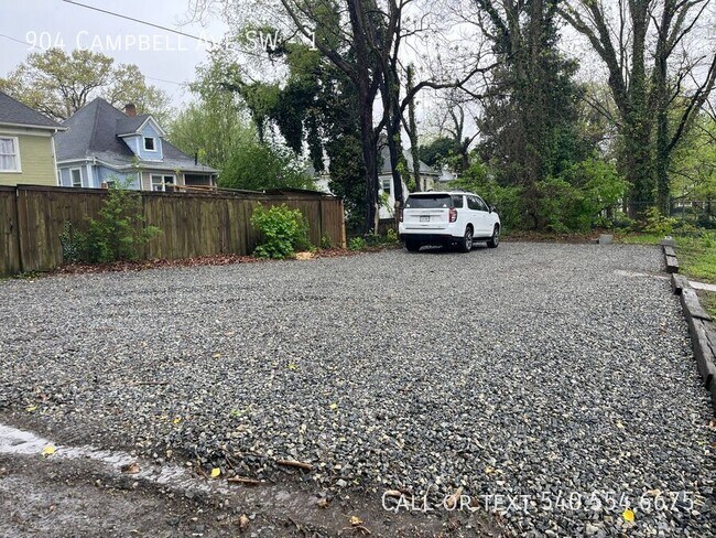 Foto del edificio - 904 Campbell Ave SW